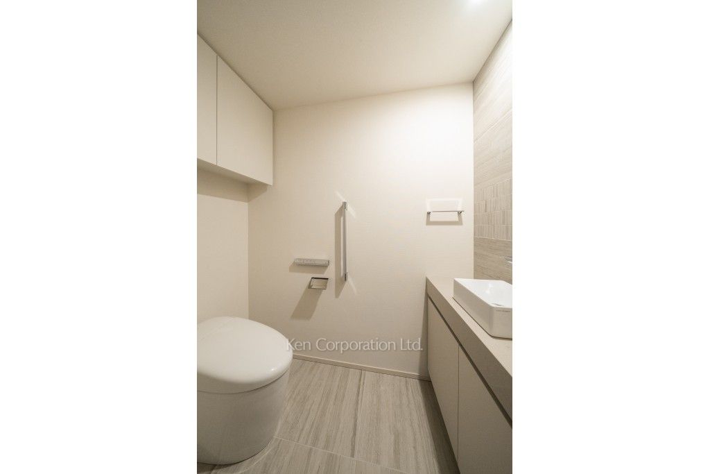 TAKANAWA GATEWAY CITY RESIDENCEの写真 トイレ※画像は同タイプの1021号室（SDタイプ・スノーグレージュ）です。階数・カラータイプが異なる場合があります。 ※10階の同じ間取タイプを撮影。仕様が異なることがあります。