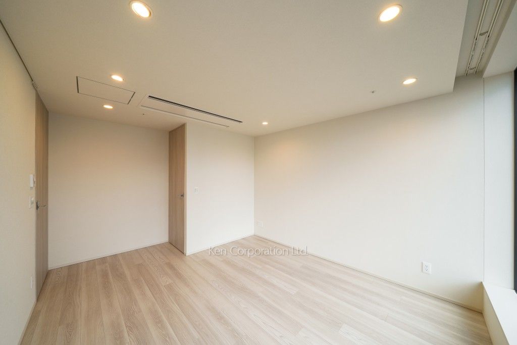 TAKANAWA GATEWAY CITY RESIDENCEの写真 マスターベッドルーム※画像は同タイプの1021号室（SDタイプ・スノーグレージュ）です。階数・カラータイプが異なる場合があります。 ※10階の同じ間取タイプを撮影。仕様が異なることがあります。