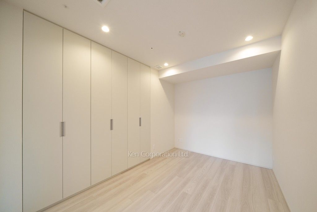 TAKANAWA GATEWAY CITY RESIDENCEの写真 ベッドルーム※画像は同タイプの1021号室（SDタイプ・スノーグレージュ）です。階数・カラータイプが異なる場合があります。 ※10階の同じ間取タイプを撮影。仕様が異なることがあります。