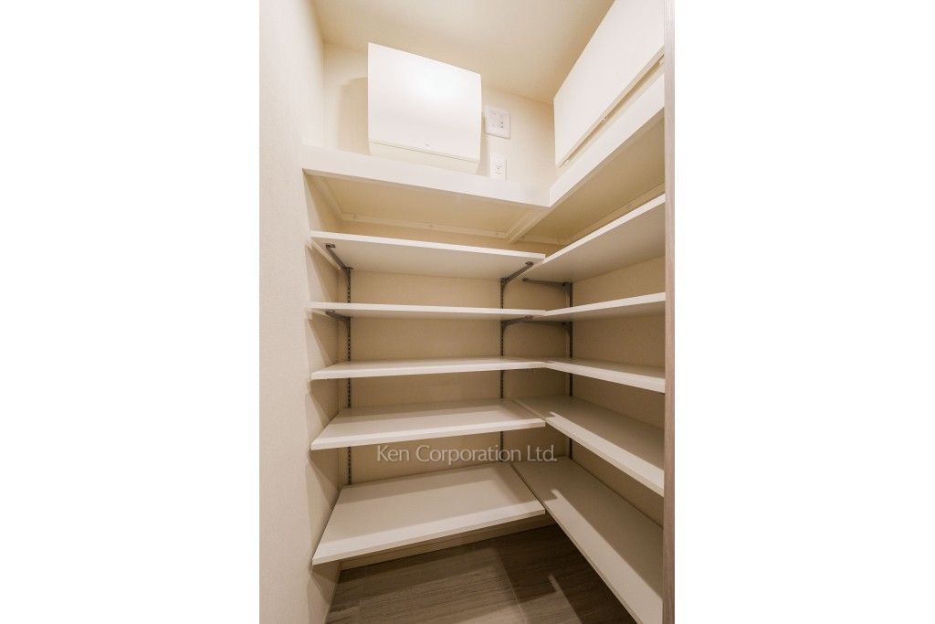 TAKANAWA GATEWAY CITY RESIDENCEの写真 シューズクローゼット ※9階の同じ間取タイプを撮影。仕様が異なることがあります。