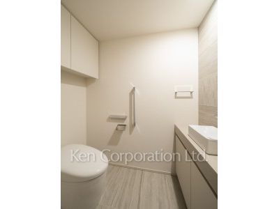 TAKANAWA GATEWAY CITY RESIDENCEの写真 トイレ※画像は同タイプの1021号室（SDタイプ・スノーグレージュ）です。階数・カラータイプが異なる場合があります。 ※10階の同じ間取タイプを撮影。仕様が異なることがあります。