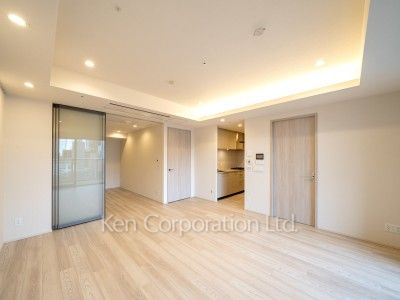 TAKANAWA GATEWAY CITY RESIDENCEの写真 リビングダイニング※画像は同タイプの1021号室（SDタイプ・スノーグレージュ）です。階数・カラータイプが異なる場合があります。 ※10階の同じ間取タイプを撮影。仕様が異なることがあります。