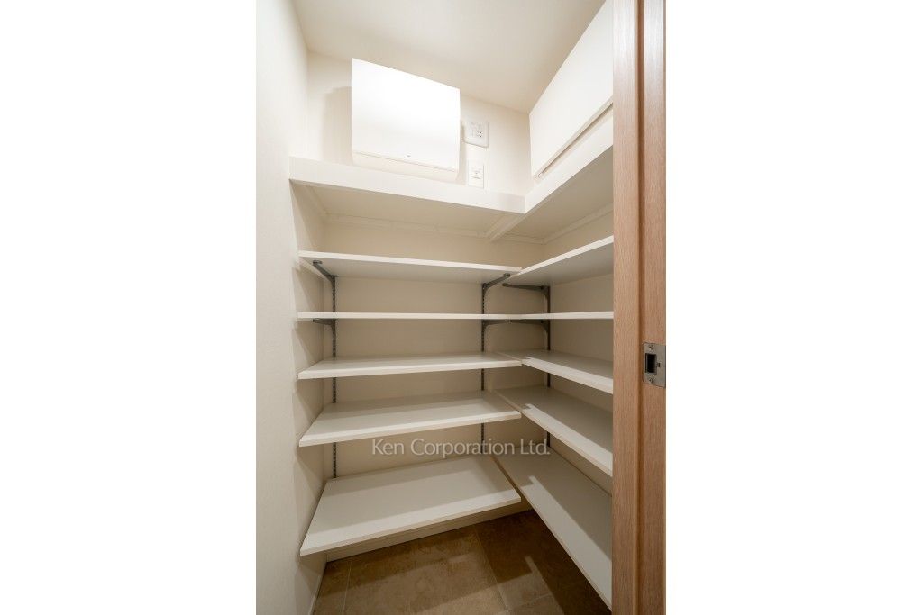 TAKANAWA GATEWAY CITY RESIDENCEの写真 シューズインクローゼット ※17階の同じ間取タイプを撮影。仕様が異なることがあります。