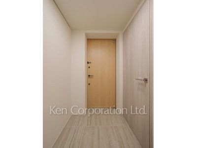 TAKANAWA GATEWAY CITY RESIDENCEの写真 玄関※画像は同タイプの1011号室（SNタイプ・スノーグレージュ）です。階数・カラータイプが異なる場合があります。 ※10階の同じ間取タイプを撮影。仕様が異なることがあります。