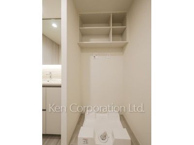 TAKANAWA GATEWAY CITY RESIDENCEの写真 洗濯機置き場※画像は同タイプの1011号室（SNタイプ・スノーグレージュ）です。階数・カラータイプが異なる場合があります。 ※10階の同じ間取タイプを撮影。仕様が異なることがあります。