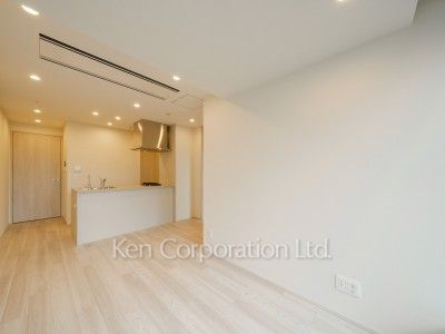 TAKANAWA GATEWAY CITY RESIDENCEの写真 リビングダイニングキッチン※画像は同タイプの1011号室（SNタイプ・スノーグレージュ）です。階数・カラータイプが異なる場合があります。 ※10階の同じ間取タイプを撮影。仕様が異なることがあります。