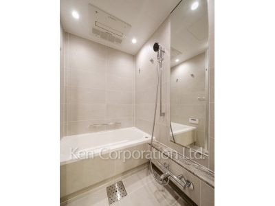 TAKANAWA GATEWAY CITY RESIDENCEの写真 バスルーム※画像は同タイプの1011号室（SNタイプ・スノーグレージュ）です。階数・カラータイプが異なる場合があります。 ※10階の同じ間取タイプを撮影。仕様が異なることがあります。