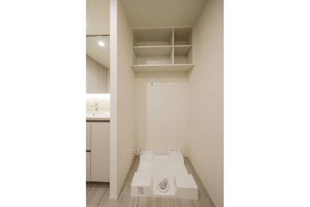 TAKANAWA GATEWAY CITY RESIDENCEの写真 洗濯機置き場※画像は同タイプの1011号室（SNタイプ・スノーグレージュ）です。階数・カラータイプが異なる場合があります。 ※10階の同じ間取タイプを撮影。仕様が異なることがあります。