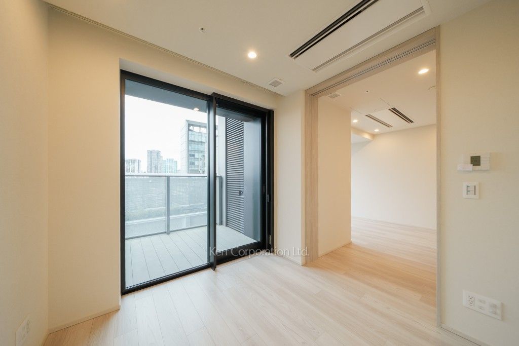 TAKANAWA GATEWAY CITY RESIDENCEの写真 マスターベッドルーム※画像は同タイプの1011号室（SNタイプ・スノーグレージュ）です。階数・カラータイプが異なる場合があります。 ※10階の同じ間取タイプを撮影。仕様が異なることがあります。