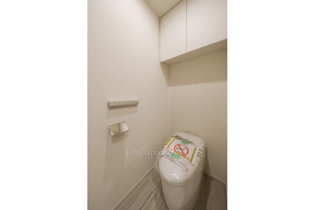 TAKANAWA GATEWAY CITY RESIDENCEの写真 トイレ※画像は同タイプの1011号室（SNタイプ・スノーグレージュ）です。階数・カラータイプが異なる場合があります。 ※10階の同じ間取タイプを撮影。仕様が異なることがあります。