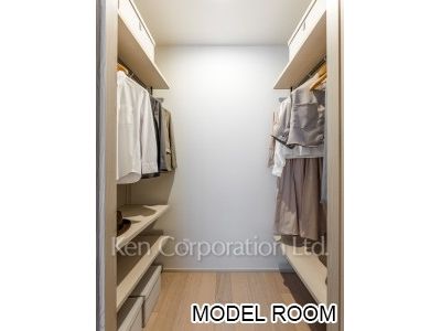 ウォークインクローゼット　※MODEL ROOM ※31階の同じ間取タイプを撮影。仕様が異なることがあります。