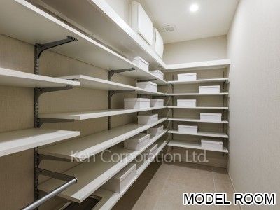シューズインクローゼット　※MODEL ROOM ※31階の同じ間取タイプを撮影。仕様が異なることがあります。