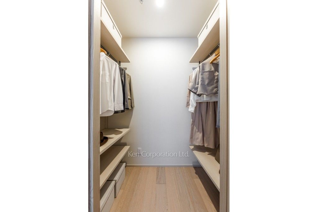 TAKANAWA GATEWAY CITY RESIDENCEの写真 ウォークインクローゼット　※MODEL ROOM ※31階の同じ間取タイプを撮影。仕様が異なることがあります。
