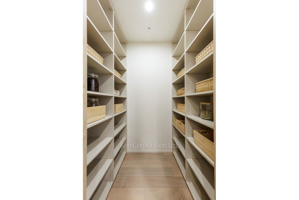 TAKANAWA GATEWAY CITY RESIDENCEの写真 パントリー　※MODEL ROOM ※31階の同じ間取タイプを撮影。仕様が異なることがあります。