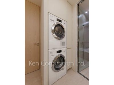 洗濯乾燥機 ※35階の同じ間取タイプを撮影。仕様が異なることがあります。