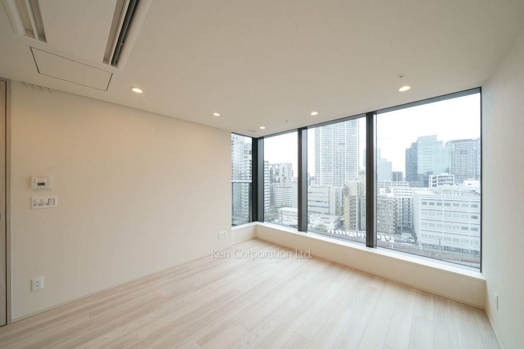 TAKANAWA GATEWAY CITY RESIDENCEの写真 マスターベッドルーム※画像は同タイプの1020号室（SEタイプ・スノーグレージュ）です。階数・カラータイプが異なる場合があります。 ※10階の同じ間取タイプを撮影。仕様が異なることがあります。