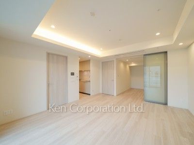 TAKANAWA GATEWAY CITY RESIDENCEの写真 リビングダイニング※画像は同タイプの1020号室（SEタイプ・スノーグレージュ）です。階数・カラータイプが異なる場合があります。 ※10階の同じ間取タイプを撮影。仕様が異なることがあります。