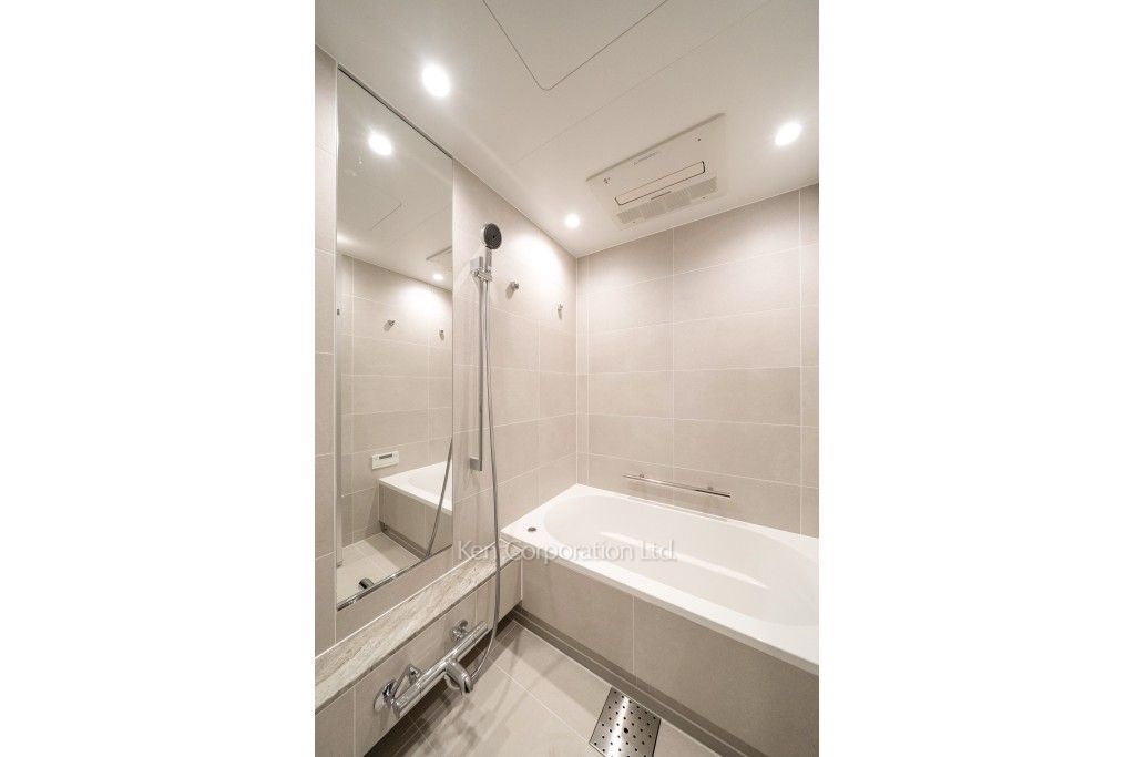 TAKANAWA GATEWAY CITY RESIDENCEの写真 バスルーム※画像は同タイプの1020号室（SEタイプ・スノーグレージュ）です。階数・カラータイプが異なる場合があります。 ※10階の同じ間取タイプを撮影。仕様が異なることがあります。