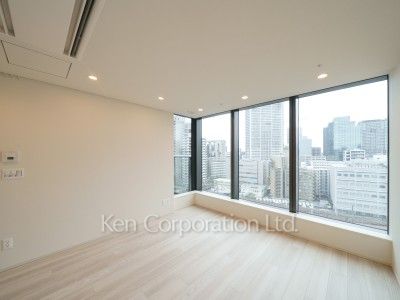 TAKANAWA GATEWAY CITY RESIDENCEの写真 マスターベッドルーム※画像は同タイプの1020号室（SEタイプ・スノーグレージュ）です。階数・カラータイプが異なる場合があります。 ※10階の同じ間取タイプを撮影。仕様が異なることがあります。