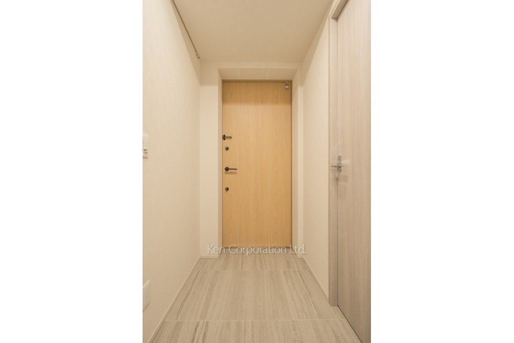 TAKANAWA GATEWAY CITY RESIDENCEの写真 玄関※画像は同タイプの1010号室（SOタイプ・スノーグレージュ）です。階数・カラータイプが異なる場合があります。 ※10階の同じ間取タイプを撮影。仕様が異なることがあります。