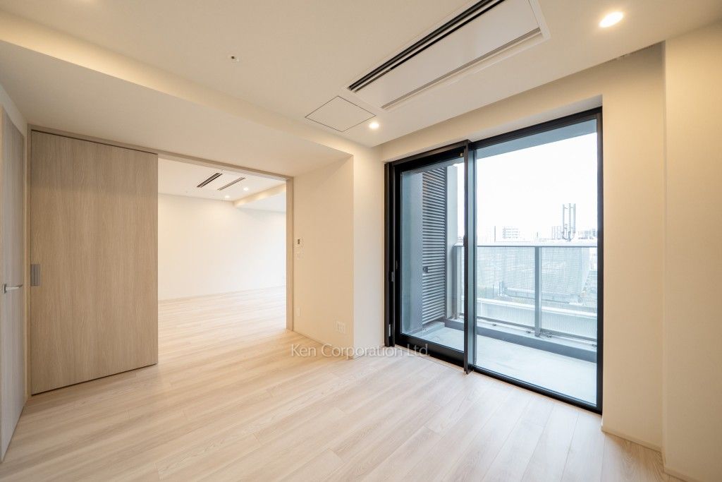 TAKANAWA GATEWAY CITY RESIDENCEの写真 マスターベッドルーム※画像は同タイプの1010号室（SOタイプ・スノーグレージュ）です。階数・カラータイプが異なる場合があります。 ※10階の同じ間取タイプを撮影。仕様が異なることがあります。