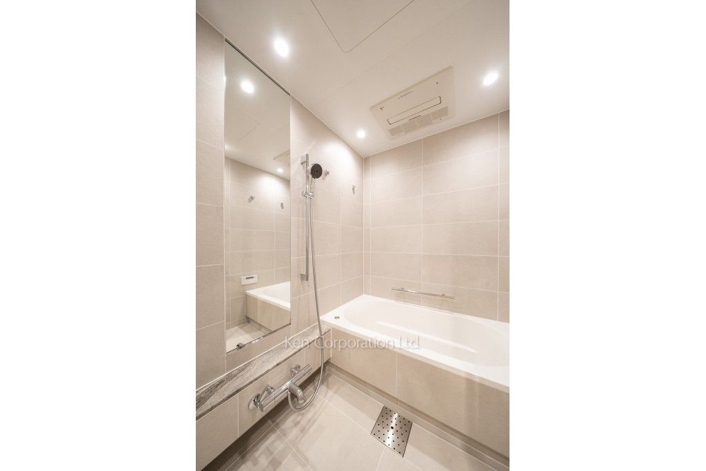 TAKANAWA GATEWAY CITY RESIDENCEの写真 バスルーム※画像は同タイプの1010号室（SOタイプ・スノーグレージュ）です。階数・カラータイプが異なる場合があります。 ※10階の同じ間取タイプを撮影。仕様が異なることがあります。