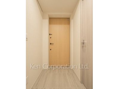 TAKANAWA GATEWAY CITY RESIDENCEの写真 玄関※画像は同タイプの1010号室（SOタイプ・スノーグレージュ）です。階数・カラータイプが異なる場合があります。 ※10階の同じ間取タイプを撮影。仕様が異なることがあります。