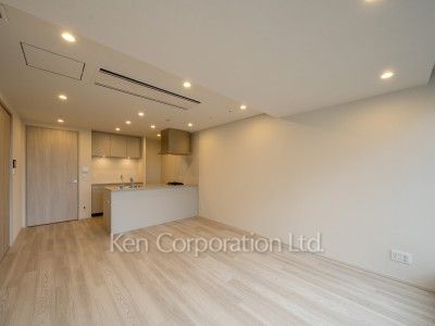 TAKANAWA GATEWAY CITY RESIDENCEの写真 リビングダイニングキッチン※画像は同タイプの1010号室（SOタイプ・スノーグレージュ）です。階数・カラータイプが異なる場合があります。 ※10階の同じ間取タイプを撮影。仕様が異なることがあります。