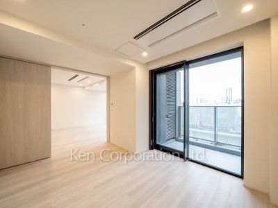 TAKANAWA GATEWAY CITY RESIDENCEの写真 マスターベッドルーム※画像は同タイプの1010号室（SOタイプ・スノーグレージュ）です。階数・カラータイプが異なる場合があります。 ※10階の同じ間取タイプを撮影。仕様が異なることがあります。