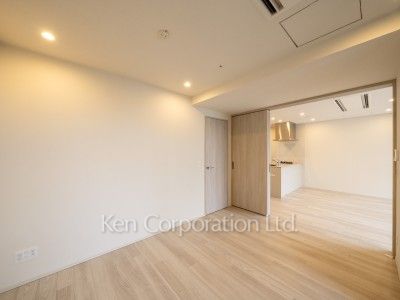 TAKANAWA GATEWAY CITY RESIDENCEの写真 マスターベッドルーム※画像は同タイプの1010号室（SOタイプ・スノーグレージュ）です。階数・カラータイプが異なる場合があります。 ※10階の同じ間取タイプを撮影。仕様が異なることがあります。