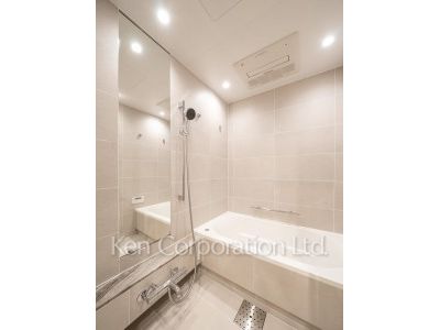 TAKANAWA GATEWAY CITY RESIDENCEの写真 バスルーム※画像は同タイプの1010号室（SOタイプ・スノーグレージュ）です。階数・カラータイプが異なる場合があります。 ※10階の同じ間取タイプを撮影。仕様が異なることがあります。