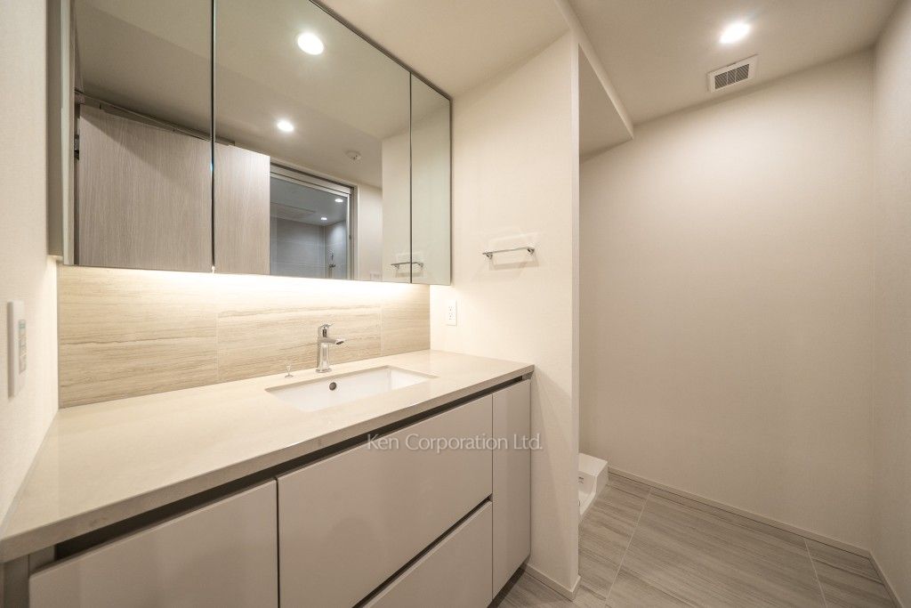 TAKANAWA GATEWAY CITY RESIDENCEの写真 パウダールーム※画像は同タイプの1010号室（SOタイプ・スノーグレージュ）です。階数・カラータイプが異なる場合があります。 ※10階の同じ間取タイプを撮影。仕様が異なることがあります。