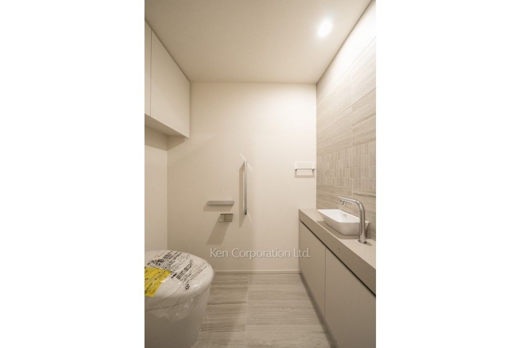 TAKANAWA GATEWAY CITY RESIDENCEの写真 トイレ※画像は同タイプの1010号室（SOタイプ・スノーグレージュ）です。階数・カラータイプが異なる場合があります。 ※10階の同じ間取タイプを撮影。仕様が異なることがあります。