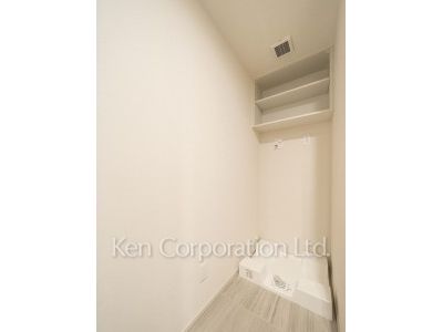 TAKANAWA GATEWAY CITY RESIDENCEの写真 洗濯機置き場※画像は同タイプの1009号室（SPタイプ・スノーグレージュ）です。階数・カラータイプが異なる場合があります。 ※10階の同じ間取タイプを撮影。仕様が異なることがあります。