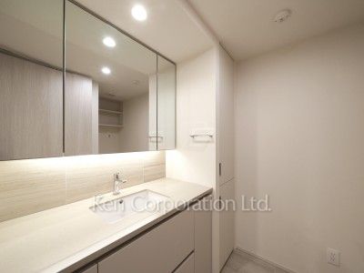 TAKANAWA GATEWAY CITY RESIDENCEの写真 パウダールーム※画像は同タイプの1009号室（SPタイプ・スノーグレージュ）です。階数・カラータイプが異なる場合があります。 ※10階の同じ間取タイプを撮影。仕様が異なることがあります。