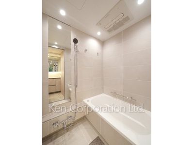 TAKANAWA GATEWAY CITY RESIDENCEの写真 バスルーム※画像は同タイプの1009号室（SPタイプ・スノーグレージュ）です。階数・カラータイプが異なる場合があります。 ※10階の同じ間取タイプを撮影。仕様が異なることがあります。