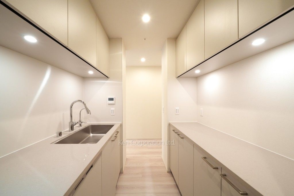 TAKANAWA GATEWAY CITY RESIDENCEの写真 キッチン※画像は同タイプの1009号室（SPタイプ・スノーグレージュ）です。階数・カラータイプが異なる場合があります。 ※10階の同じ間取タイプを撮影。仕様が異なることがあります。