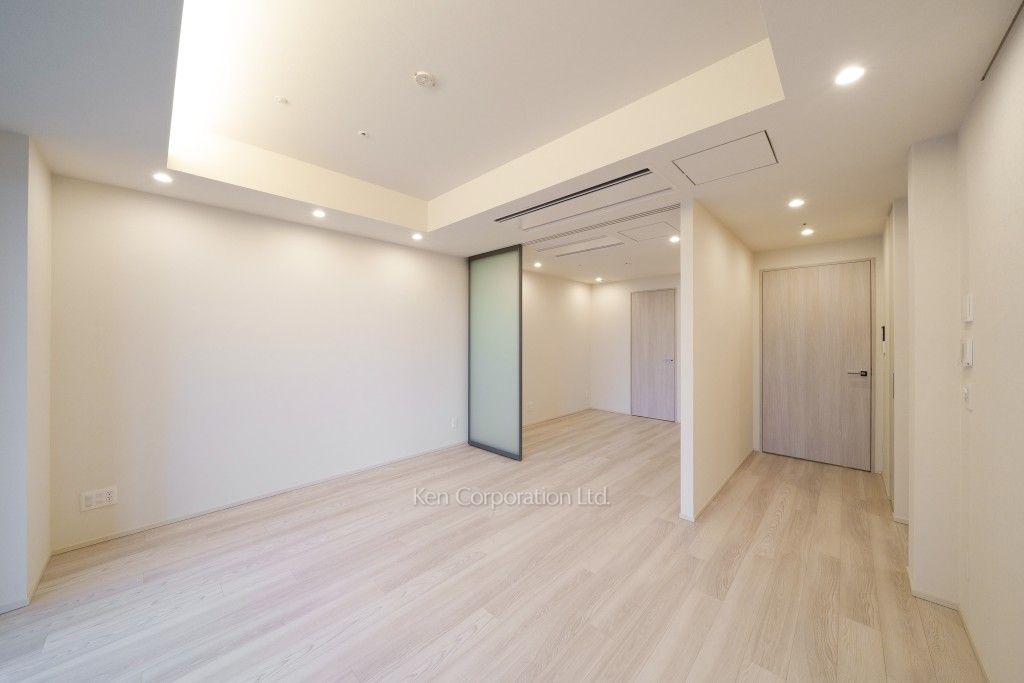 TAKANAWA GATEWAY CITY RESIDENCEの写真 リビングダイニング※画像は同タイプの1009号室（SPタイプ・スノーグレージュ）です。階数・カラータイプが異なる場合があります。 ※10階の同じ間取タイプを撮影。仕様が異なることがあります。