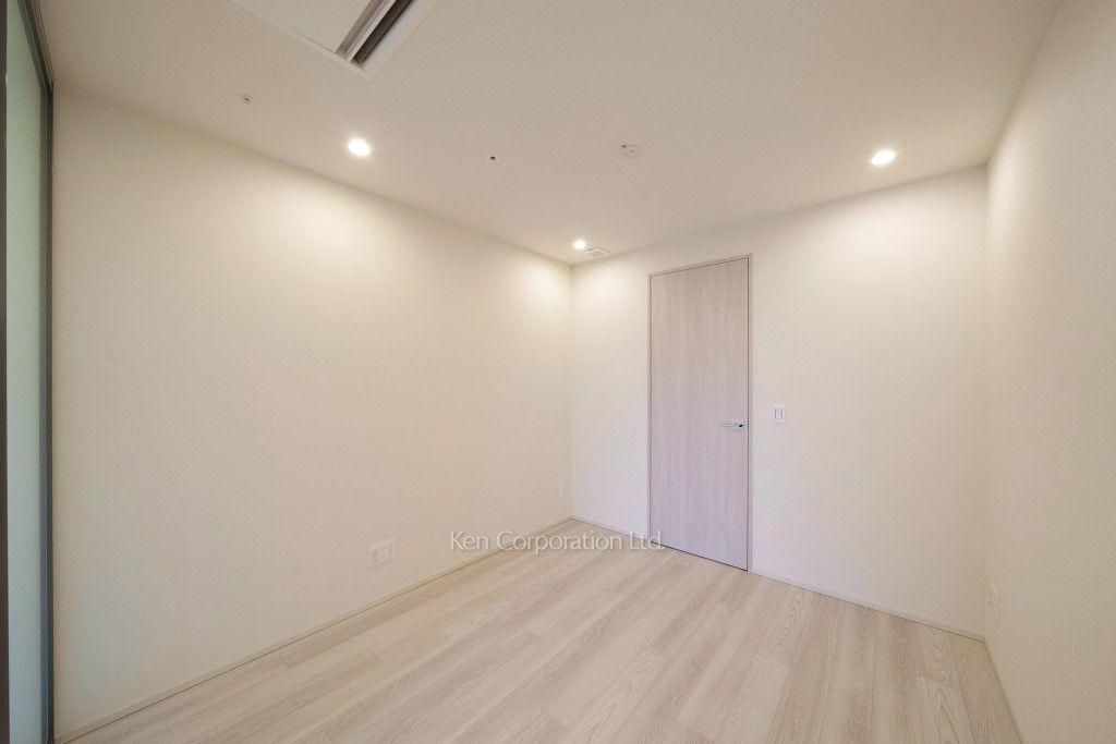 TAKANAWA GATEWAY CITY RESIDENCEの写真 マスターベッドルーム※画像は同タイプの1009号室（SPタイプ・スノーグレージュ）です。階数・カラータイプが異なる場合があります。 ※10階の同じ間取タイプを撮影。仕様が異なることがあります。