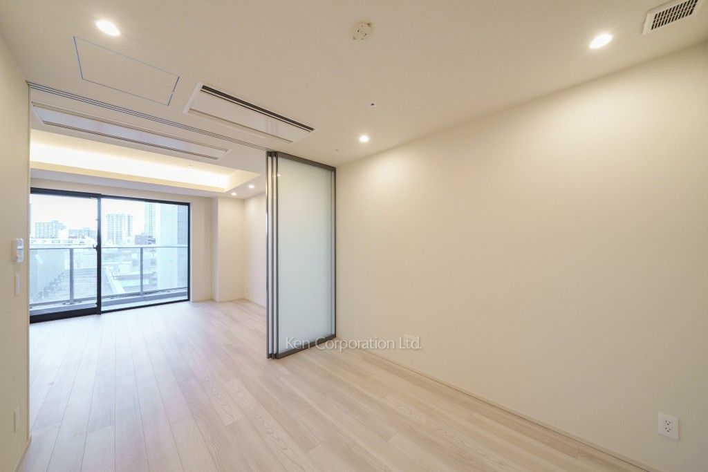 TAKANAWA GATEWAY CITY RESIDENCEの写真 マスターベッドルーム※画像は同タイプの1009号室（SPタイプ・スノーグレージュ）です。階数・カラータイプが異なる場合があります。 ※10階の同じ間取タイプを撮影。仕様が異なることがあります。