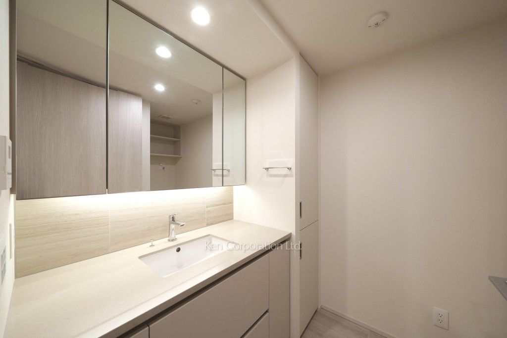 TAKANAWA GATEWAY CITY RESIDENCEの写真 パウダールーム※画像は同タイプの1009号室（SPタイプ・スノーグレージュ）です。階数・カラータイプが異なる場合があります。 ※10階の同じ間取タイプを撮影。仕様が異なることがあります。