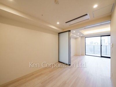 TAKANAWA GATEWAY CITY RESIDENCEの写真 マスターベッドルーム※画像は類似タイプの1012号室（SMタイプ・スノーグレージュ）です。階数・カラータイプが異なる場合があります。 ※10階の同じ間取タイプを撮影。仕様が異なることがあります。