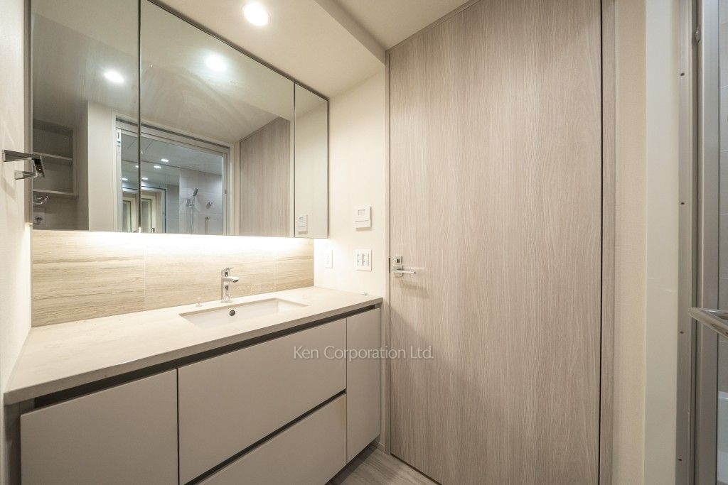 TAKANAWA GATEWAY CITY RESIDENCEの写真 パウダールーム※画像は同タイプの1008号室（SQタイプ・スノーグレージュ）です。階数・カラータイプが異なる場合があります。 ※10階の同じ間取タイプを撮影。仕様が異なることがあります。