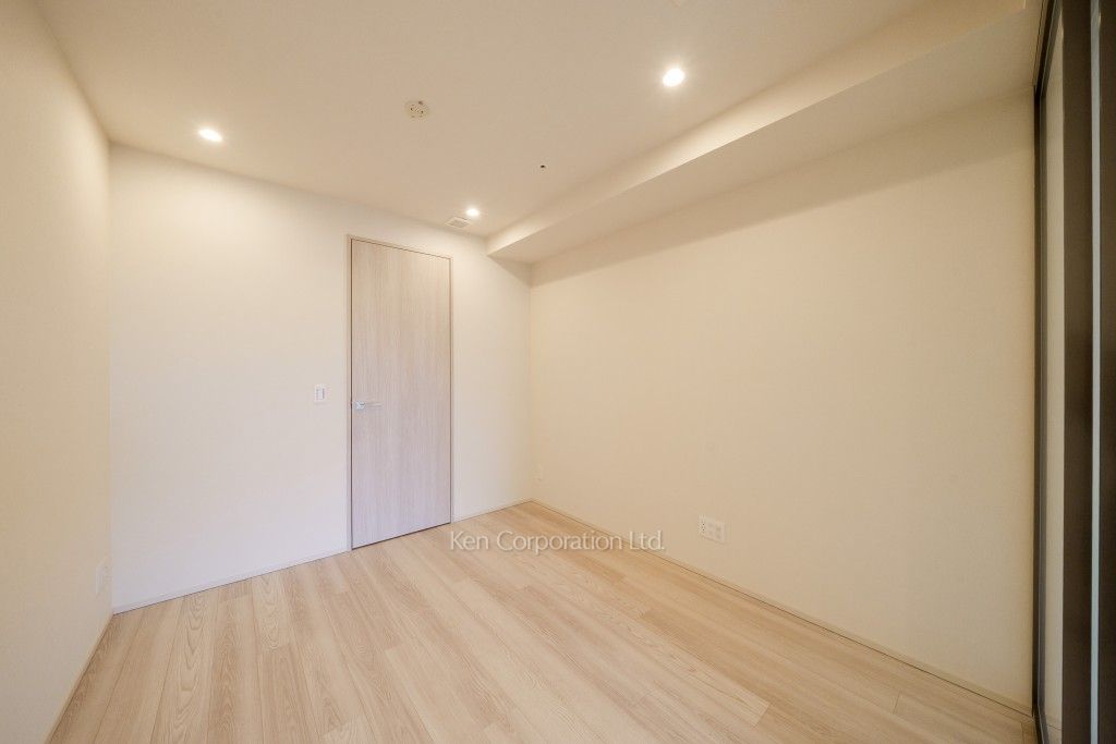 TAKANAWA GATEWAY CITY RESIDENCEの写真 マスターベッドルーム※画像は類似タイプの1012号室（SMタイプ・スノーグレージュ）です。階数・カラータイプが異なる場合があります。 ※10階の同じ間取タイプを撮影。仕様が異なることがあります。