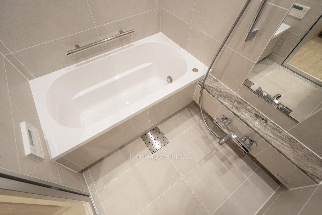 TAKANAWA GATEWAY CITY RESIDENCEの写真 バスルーム※画像は同タイプの1008号室（SQタイプ・スノーグレージュ）です。階数・カラータイプが異なる場合があります。 ※10階の同じ間取タイプを撮影。仕様が異なることがあります。