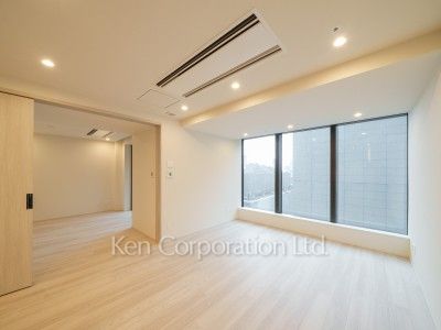 TAKANAWA GATEWAY CITY RESIDENCEの写真 リビングダイニングキッチン※画像は同タイプの1007号室（SRタイプ・スノーグレージュ）です。階数・カラータイプが異なる場合があります。 ※10階の同じ間取タイプを撮影。仕様が異なることがあります。