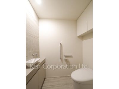 TAKANAWA GATEWAY CITY RESIDENCEの写真 トイレ※画像は同タイプの1007号室（SRタイプ・スノーグレージュ）です。階数・カラータイプが異なる場合があります。 ※10階の同じ間取タイプを撮影。仕様が異なることがあります。