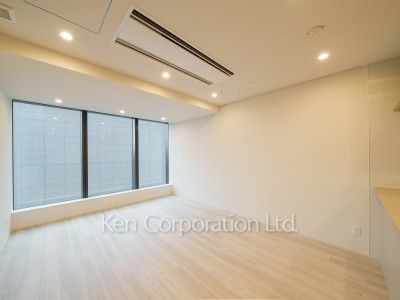 TAKANAWA GATEWAY CITY RESIDENCEの写真 リビングダイニングキッチン※画像は同タイプの1007号室（SRタイプ・スノーグレージュ）です。階数・カラータイプが異なる場合があります。 ※10階の同じ間取タイプを撮影。仕様が異なることがあります。