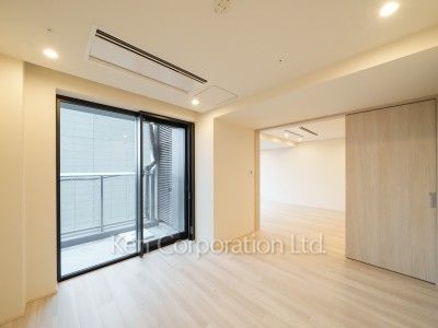 TAKANAWA GATEWAY CITY RESIDENCEの写真 マスターベッドルーム※画像は同タイプの1007号室（SRタイプ・スノーグレージュ）です。階数・カラータイプが異なる場合があります。 ※10階の同じ間取タイプを撮影。仕様が異なることがあります。