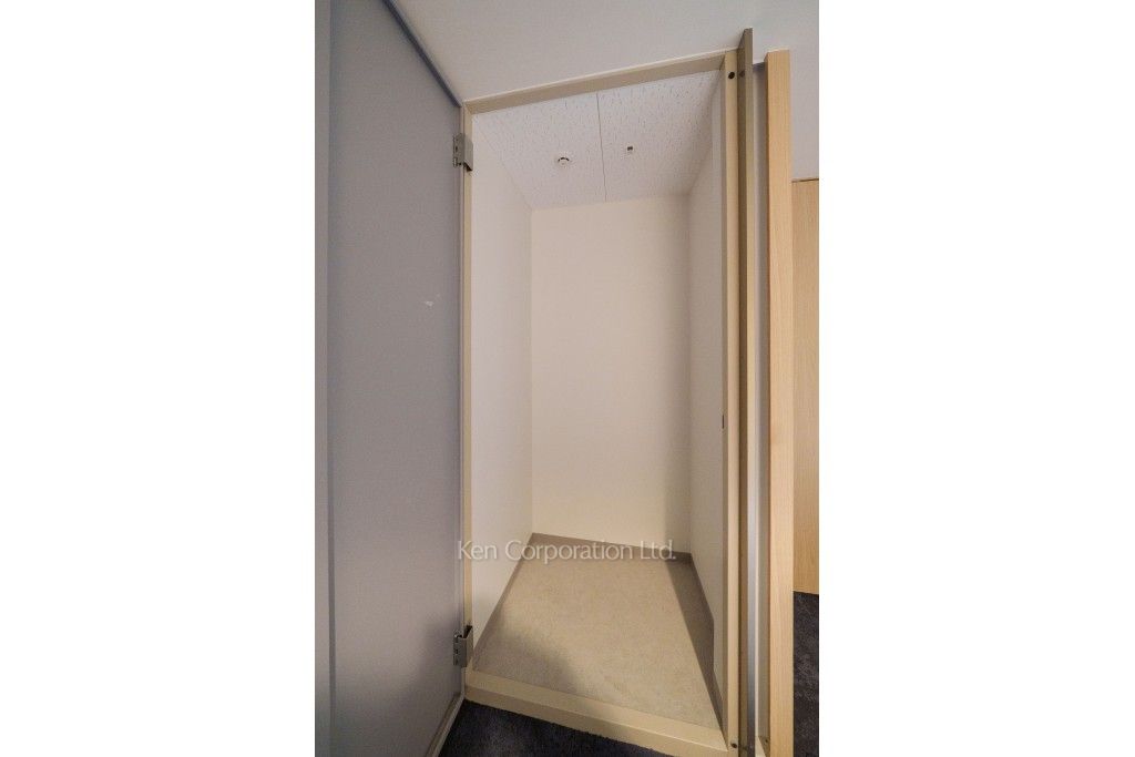 TAKANAWA GATEWAY CITY RESIDENCEの写真 デリバリートランクルーム※画像は同タイプの1007号室（SRタイプ・スノーグレージュ）です。階数・カラータイプが異なる場合があります。 ※10階の同じ間取タイプを撮影。仕様が異なることがあります。